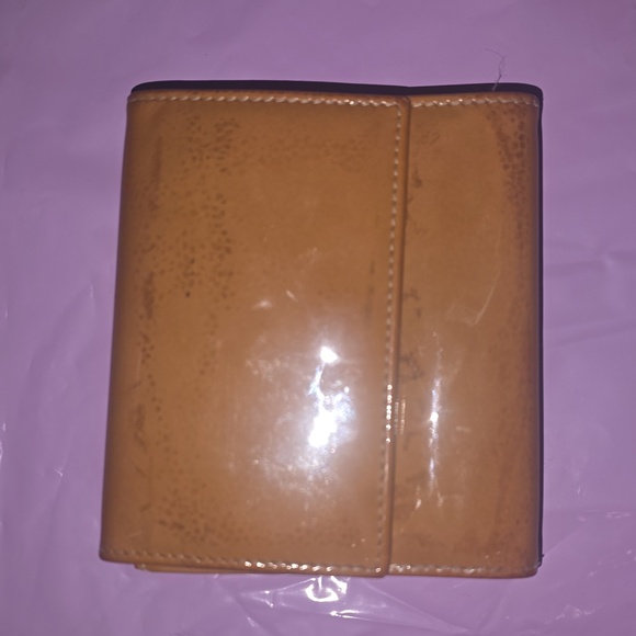 CHANEL camel brown gloss patent bifold snap leather wallet - Picture 3 of 13